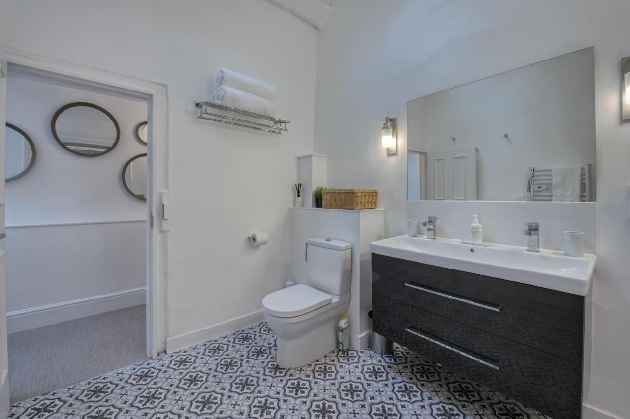 Beautiful Apartment On The Historic Rows Честер Екстер'єр фото